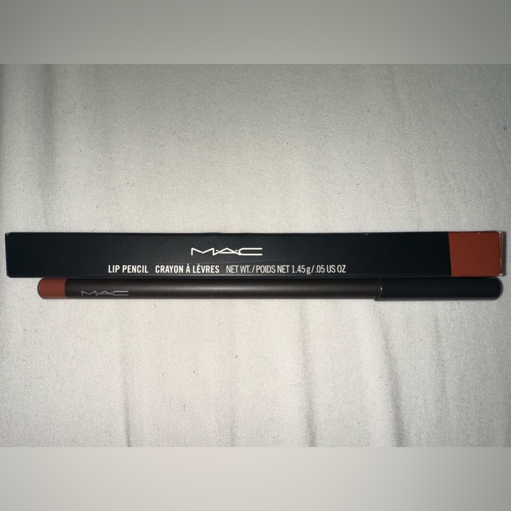 *ORIGINAL* M•A•C Hover Lip Pencil
